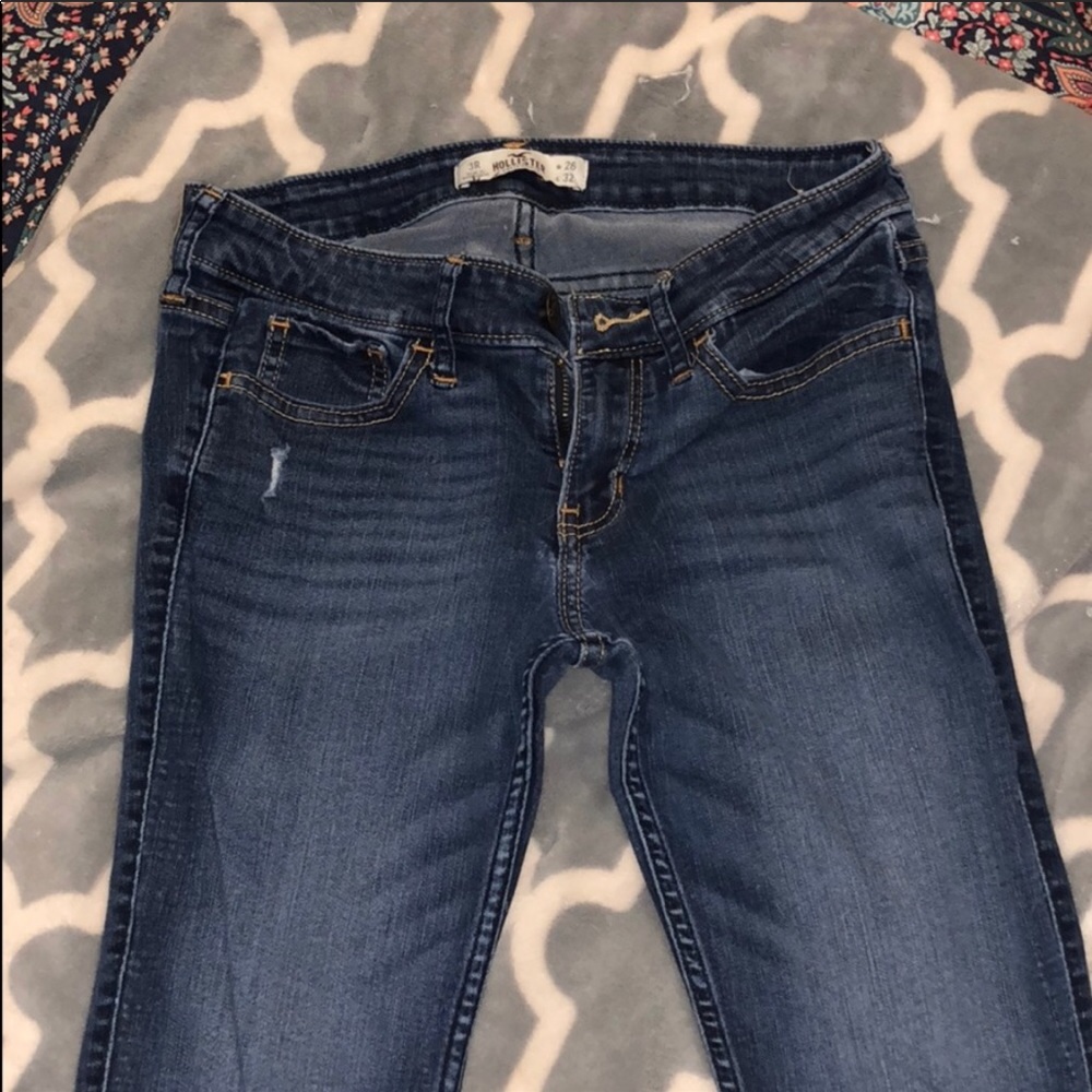 🌸 BUNDLE DEAL 🌸 TWO PAIRS OF HOLLISTER JEANS - Picture 7 of 8